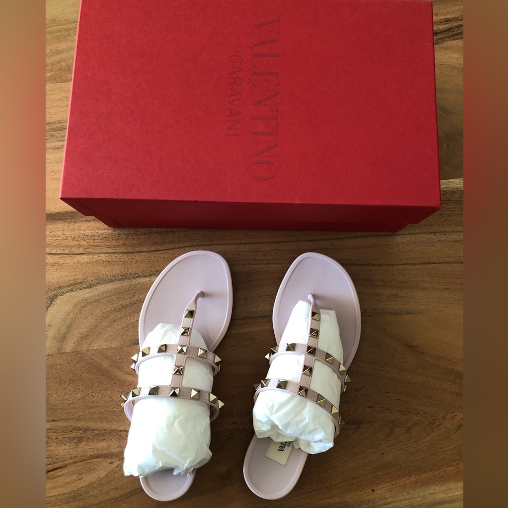 Valentino Garavani Rockstud Flat Thong Sandal- Water Rose